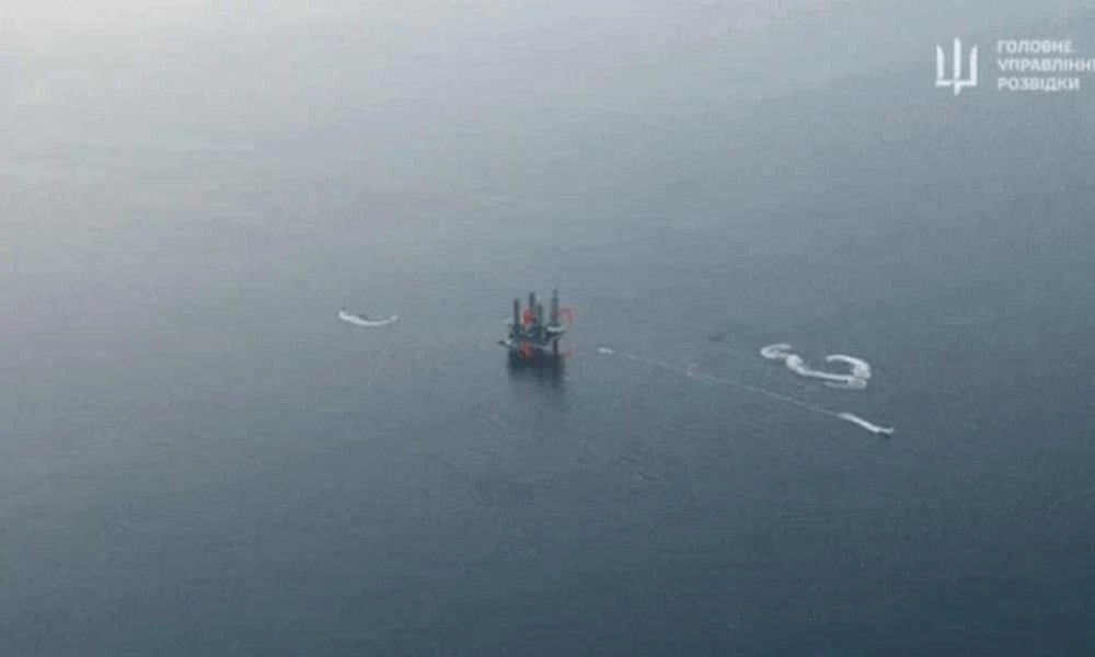 Θεαματική επιχείρηση ουκρανικών ειδικών δυνάμεων! Κατέλαβαν πλατφόρμα πετρελαίου από τους Ρώσους και κατέστρεψαν ένα αεροπλάνο Su-30 (βίντεο)
